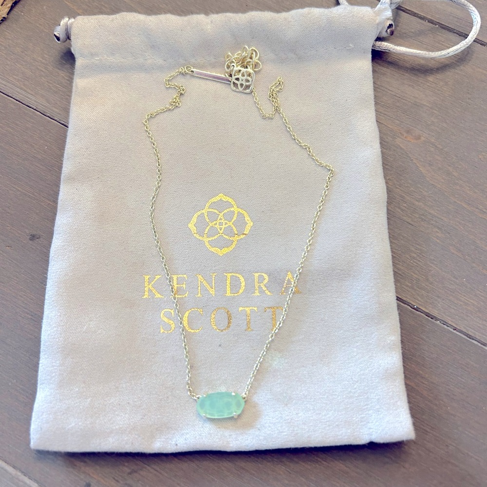 Kendra Scott necklace